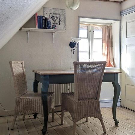 Gemuetliches Reetdachhaus Mit Kaminofen Hostel Ribe Exterior foto