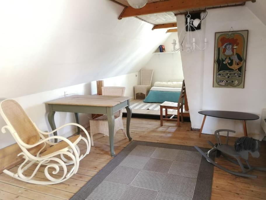 Gemuetliches Reetdachhaus Mit Kaminofen Hostel Ribe Exterior foto